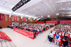 豪利时江豚手表亮相长江大保护志愿行动大会